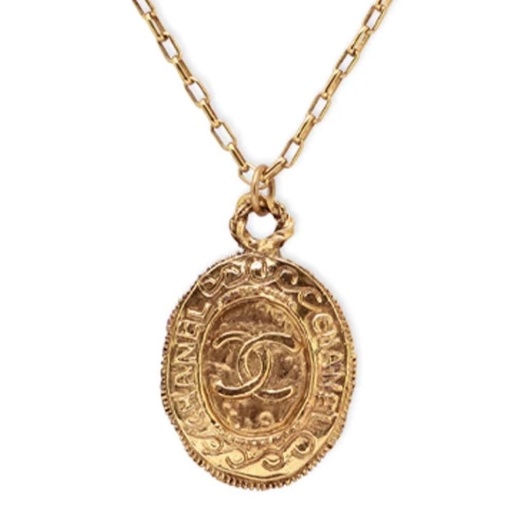 CHANEL OVAL CC LOGO ARABESQUE PENDANT NECKLACE
